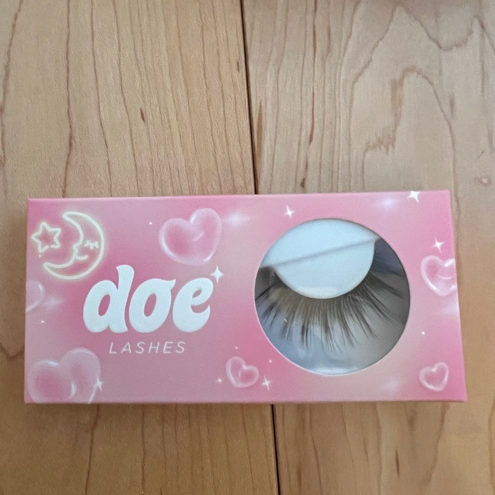 Doe lashes uwu style